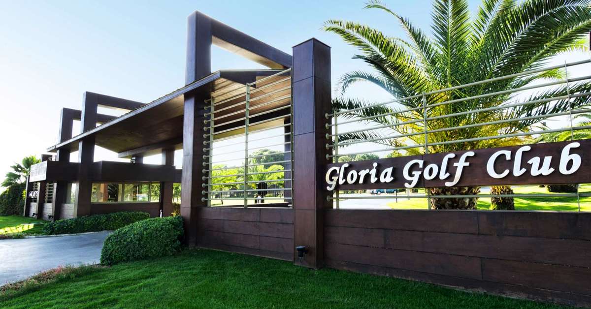 Ein Foto von der Außenansicht des Gloria Serenity Resort