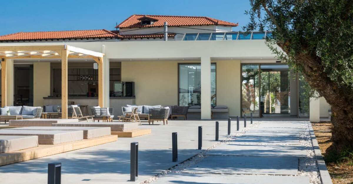 Een foto van de buitenkant van Tsamis Zante Suites