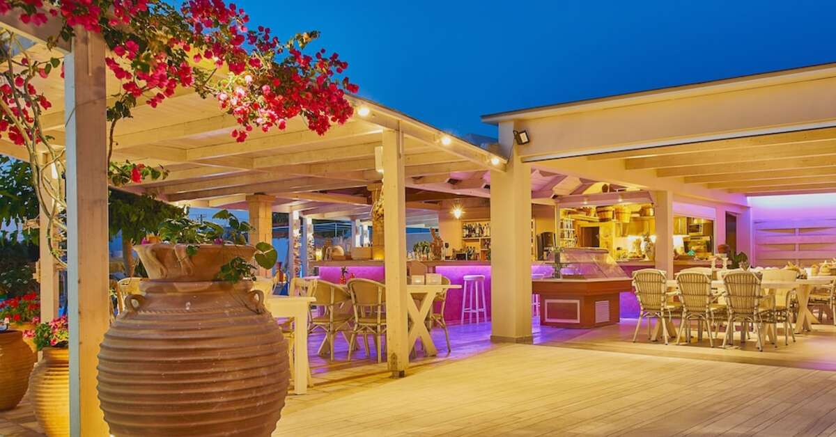 Ein Foto von der Terrasse im Golden Bay Hotel