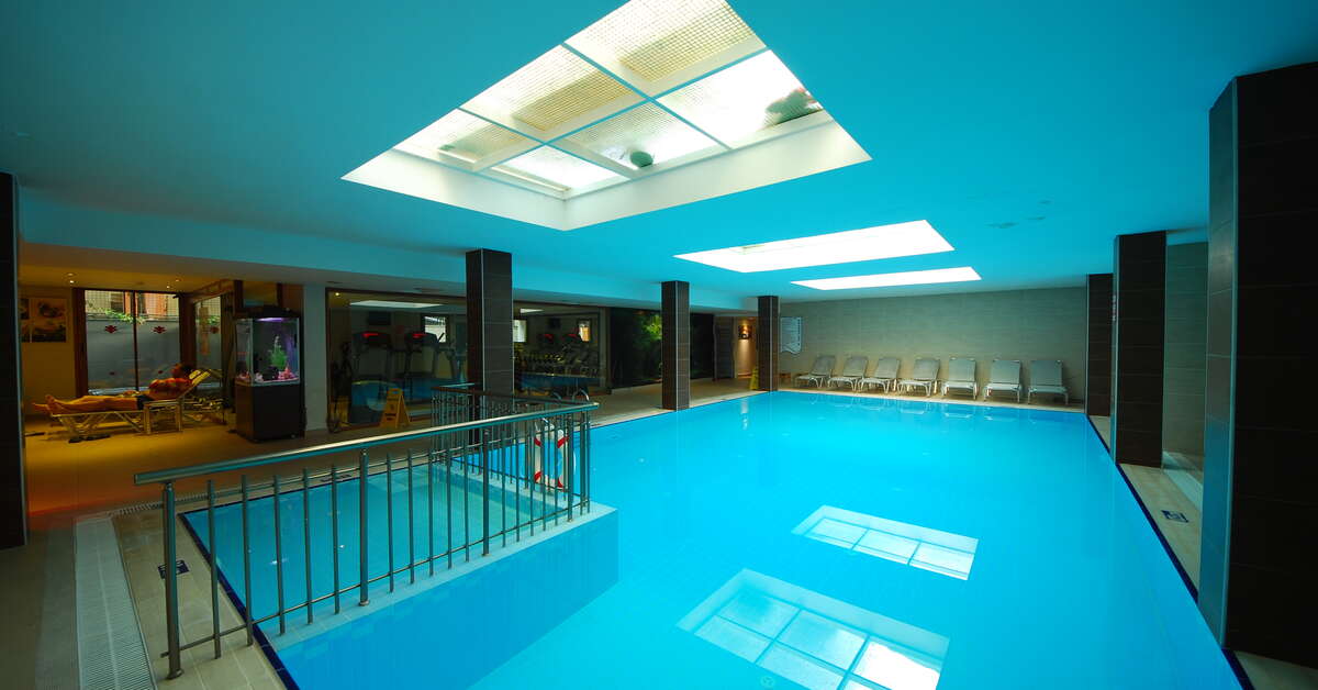 Een foto van het zwembad bij Pasabey Hotel