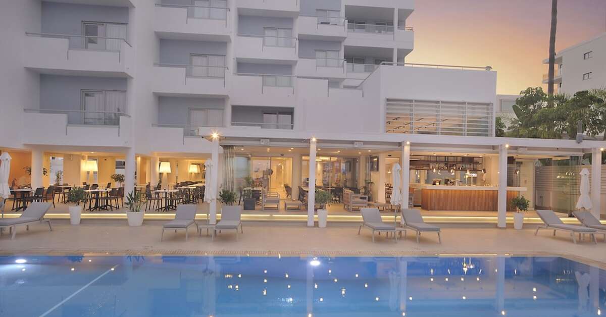Ein Foto vom Pool im Okeanos Beach Boutique Hotel