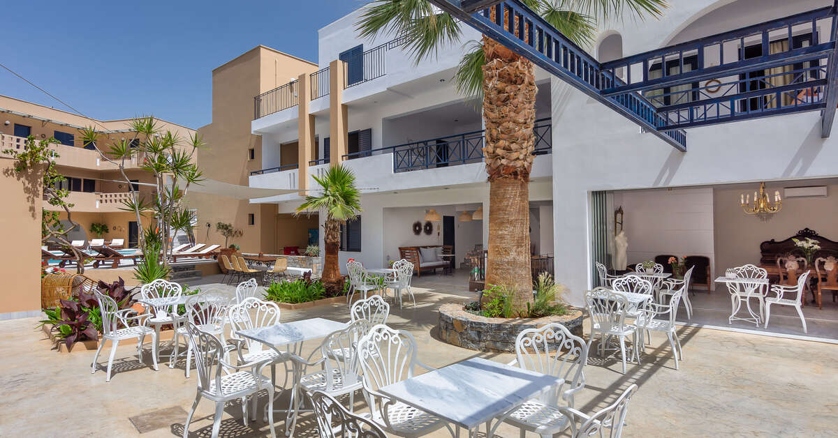 Ein Foto von der Terrasse im Nami Hotel & Suites