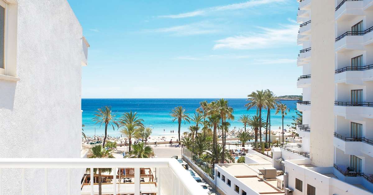 Ein Foto vom Strand beim Universal Hotel Bikini