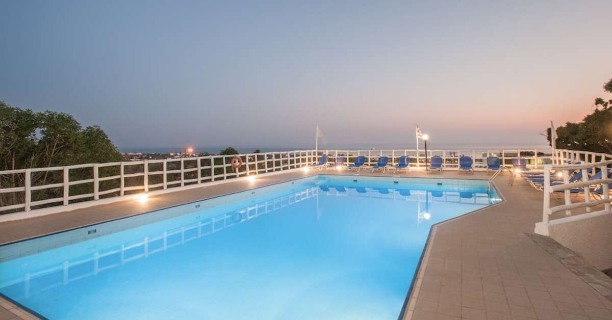 Een foto van het zwembad bij Panorama Seaview Appartementen