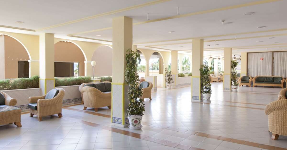 Een foto van het interieur van Playadulce Hotel