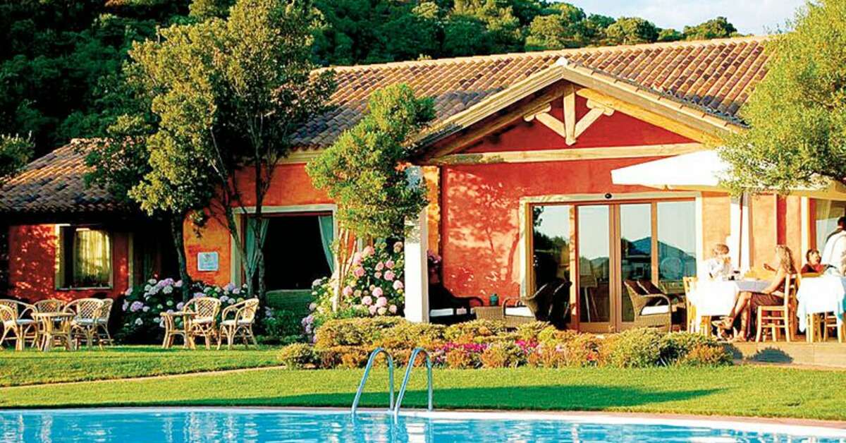 Een foto van het zwembad bij Aldiola Country Resort