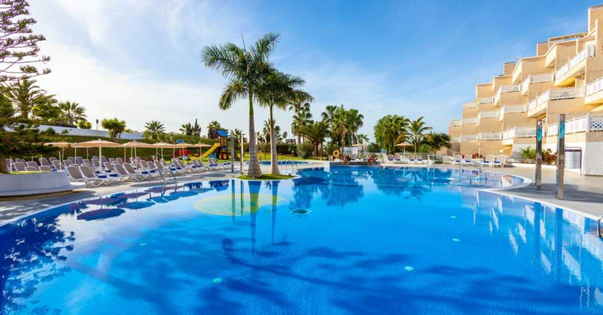 Een foto van het zwembad bij Tropical Park Appartementen