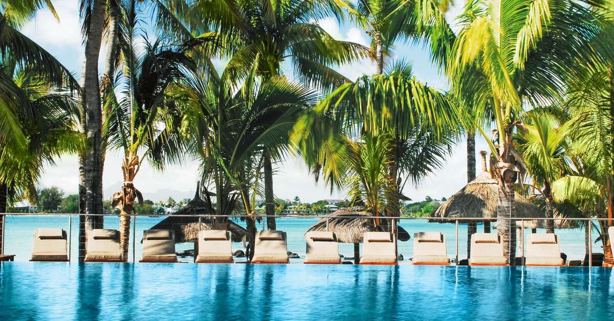 Een foto van het zwembad bij Mauricia Beachcomber