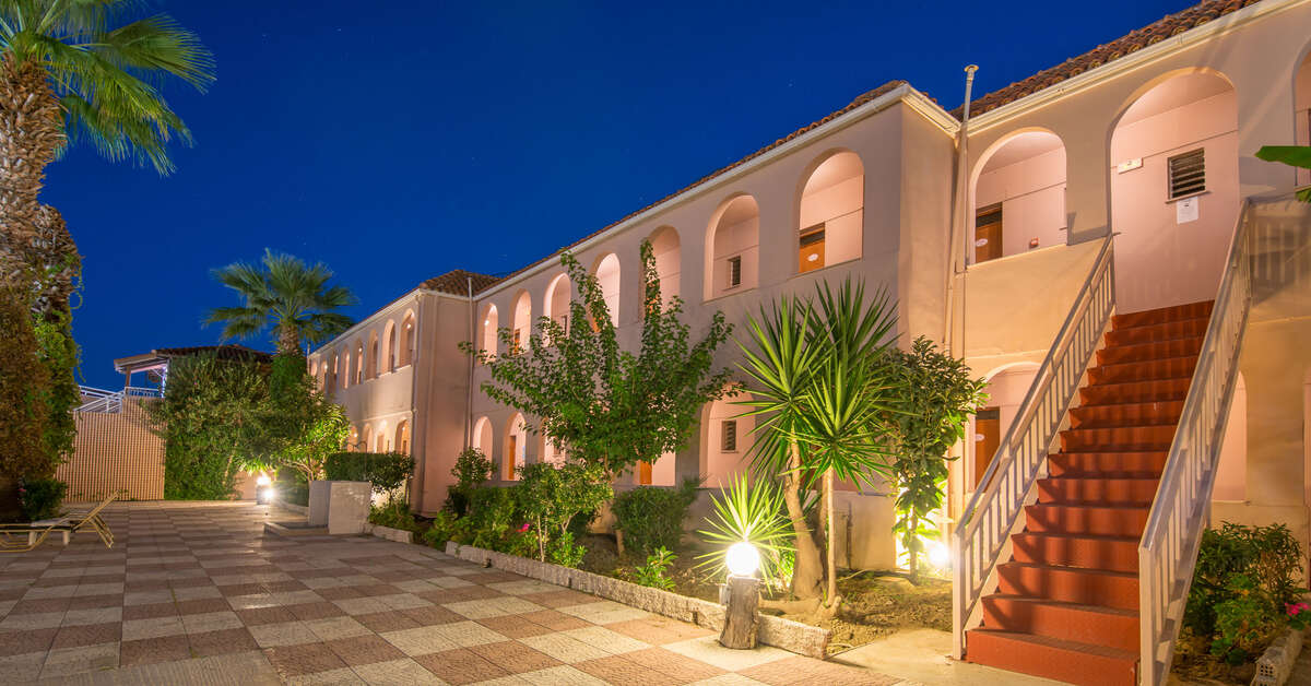 Een foto van de buitenkant van Papillon Hotel