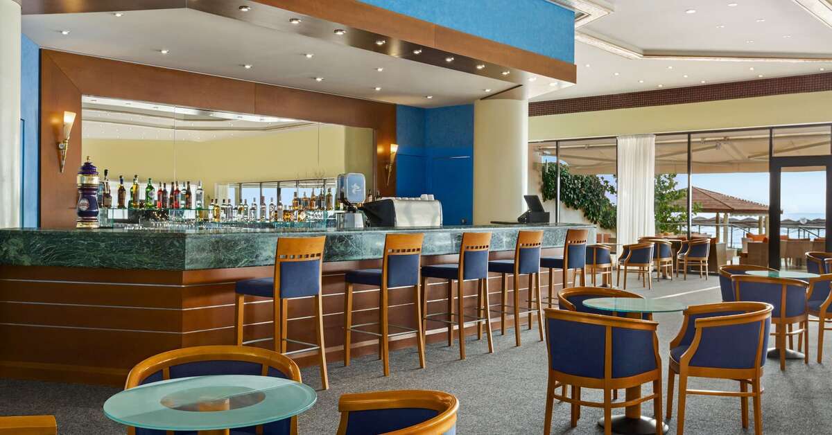 Ein Foto Ramada Plaza by Wyndham Thraki