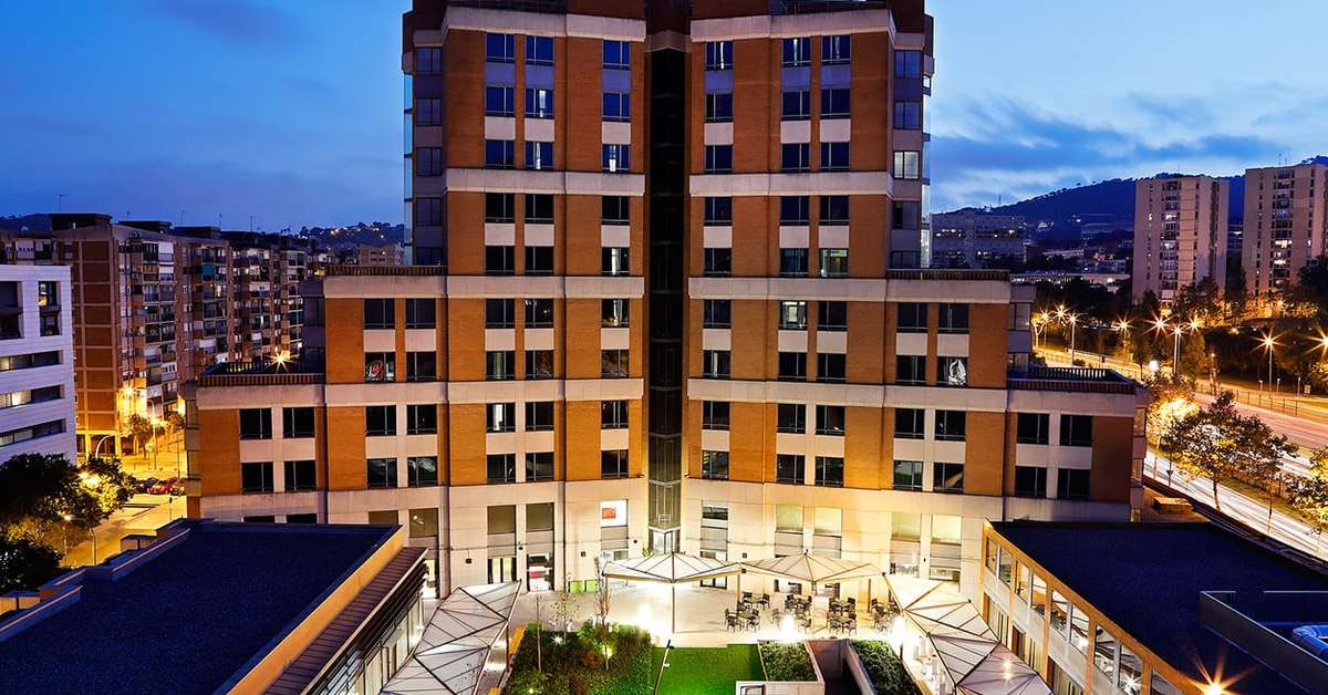 Een foto van de buitenkant van Hotel Alimara