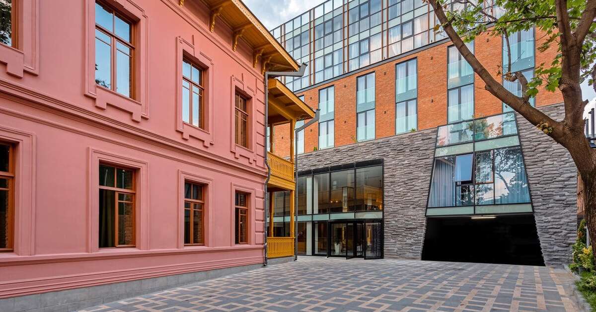 Een foto van Ramada by Wyndham Tbilisi Old City