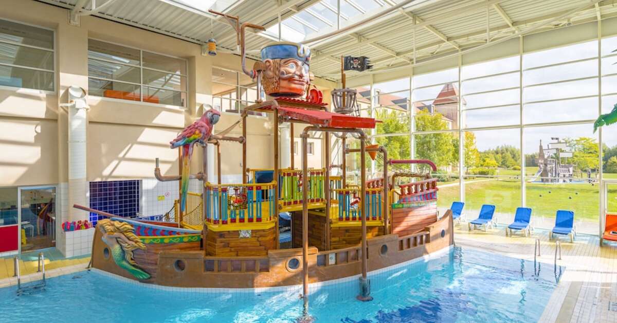 Een foto van het zwembad bij Explorers Hotel