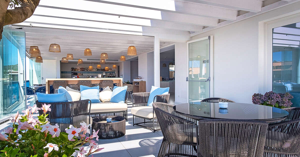 Een foto van het terras bij Hotel Blumarea