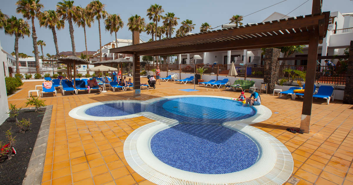 Een foto van het zwembad bij Flamingo Beach