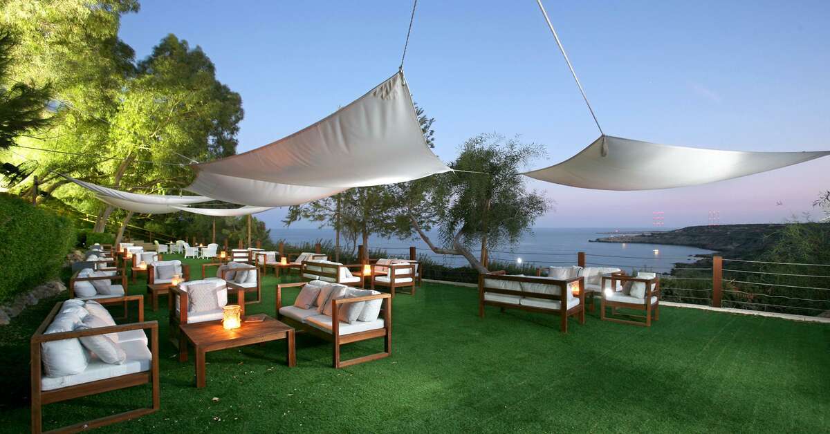 Een foto van het terras bij Grecian Park Hotel