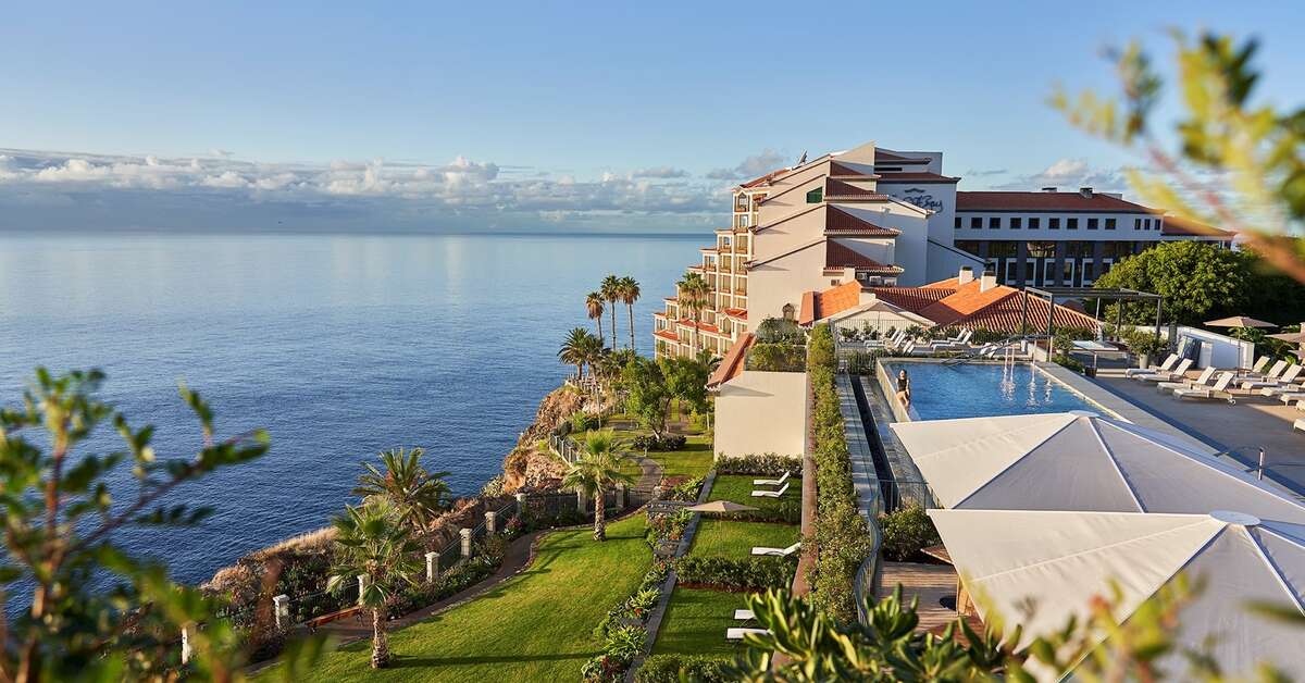 Ein Foto vom Pool im Les Suites at The Cliff Bay