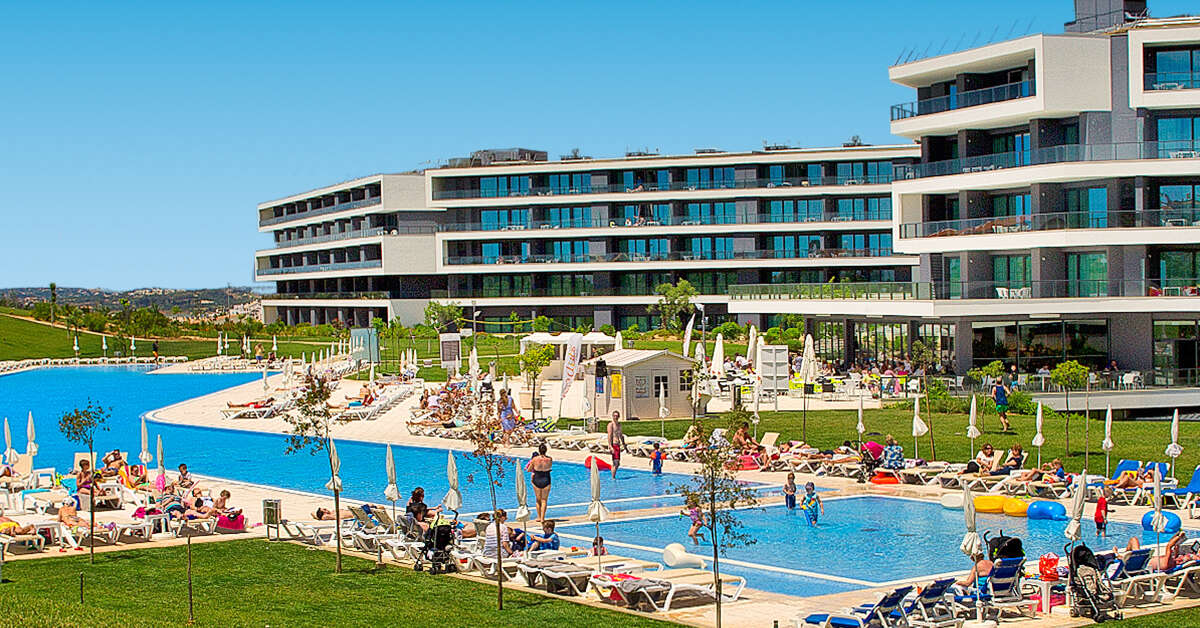 Een foto van het zwembad bij Aparthotel Alvor Baia
