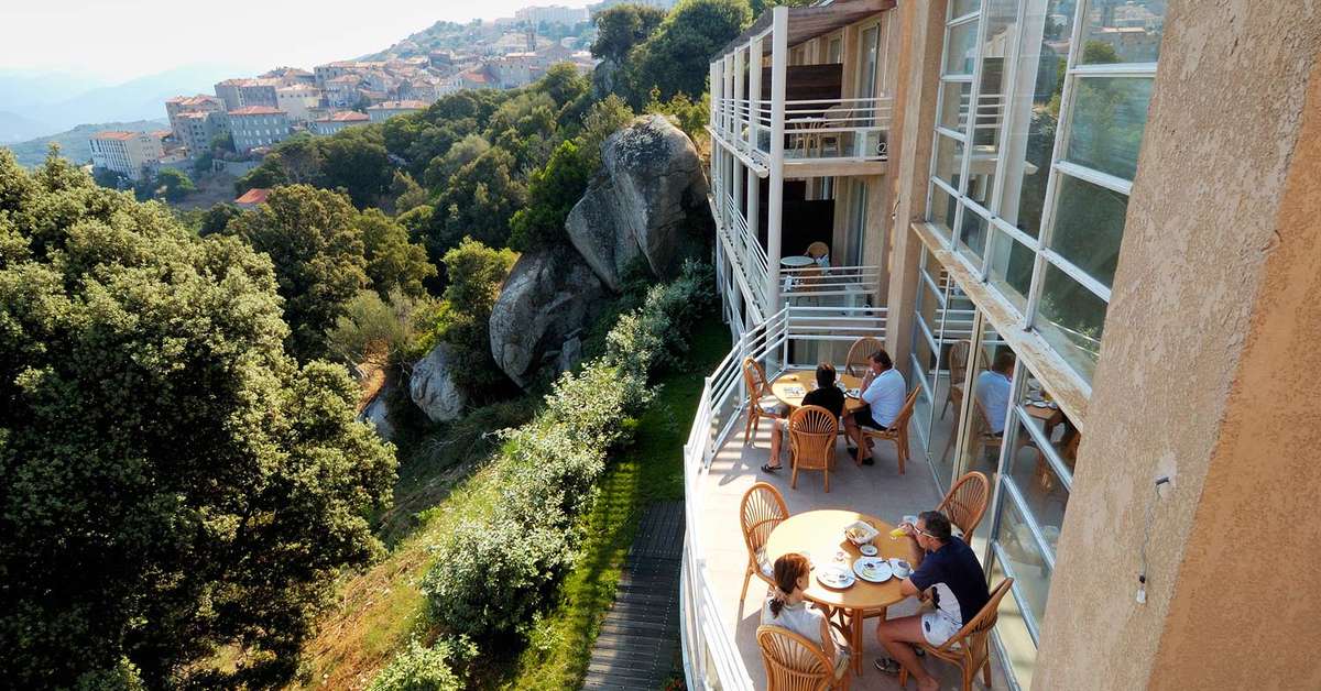 Een foto van het terras bij Hotel San Damianu