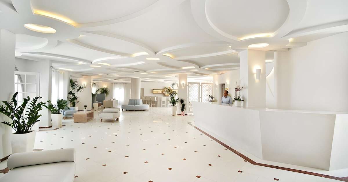 Een foto van het interieur van Santorini Palace Hotel