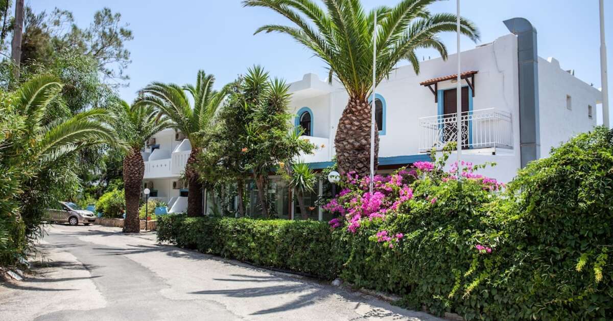 Een foto van de buitenkant van Myrtis Hotel