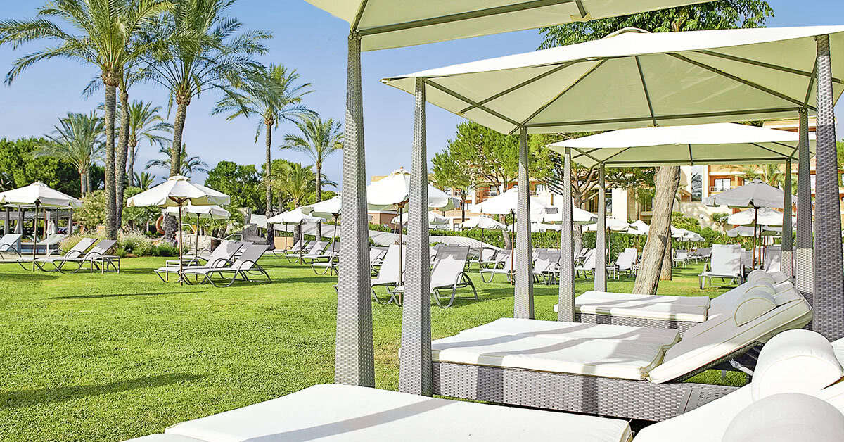 Een foto van het terras bij Hipotels Hipocampo Palace & Spa Hotel
