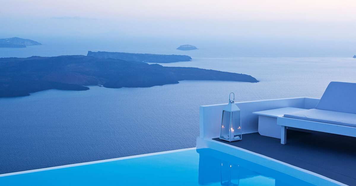 Ein Foto vom Pool im Katikies Chromata Santorini