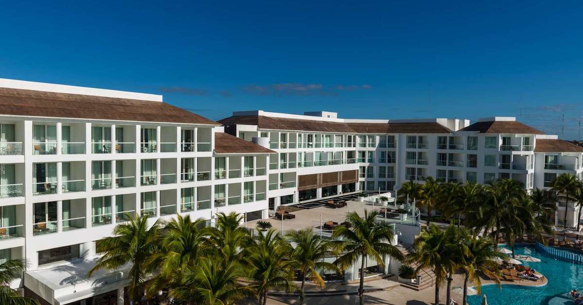 Ein Foto von der Außenansicht des Playacar Palace