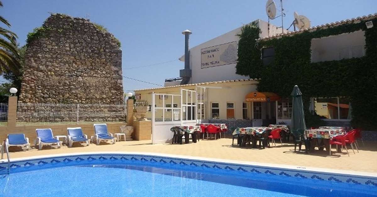 Een foto van het zwembad bij Torre Velha Algarve