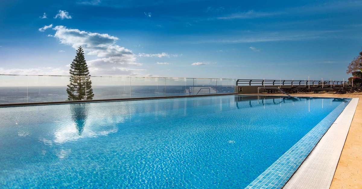 Een foto van het zwembad bij Hotel Madeira Panoramico