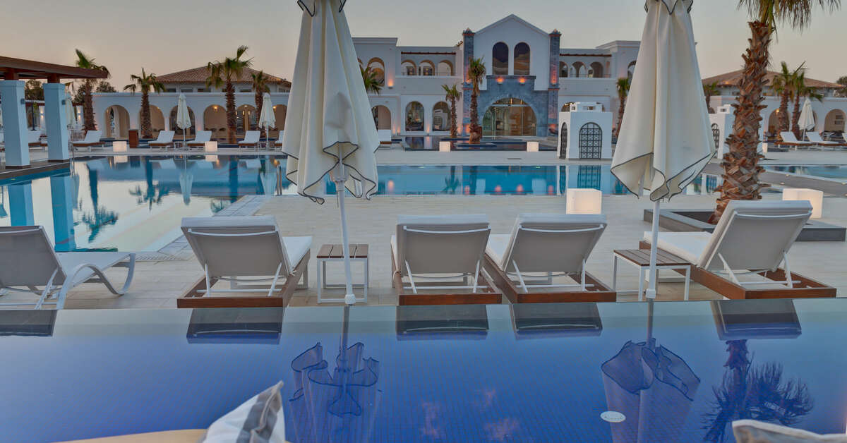 Een foto van het zwembad bij Anemos Luxury Grand Resort