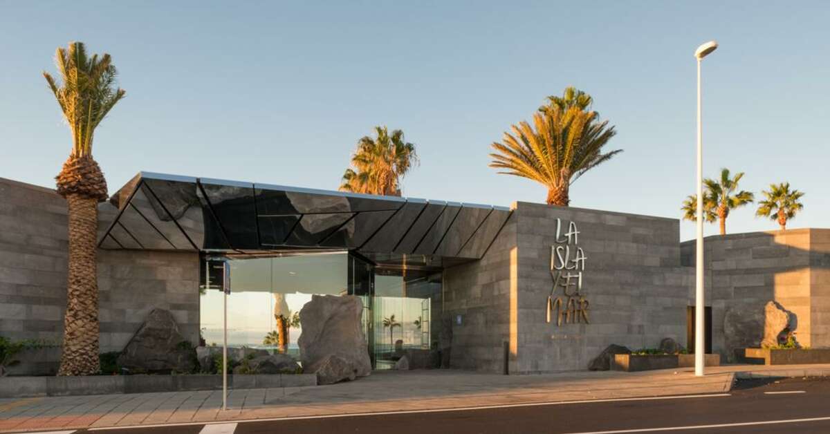 Een foto van de buitenkant van La Isla y el Mar Hotel Boutique