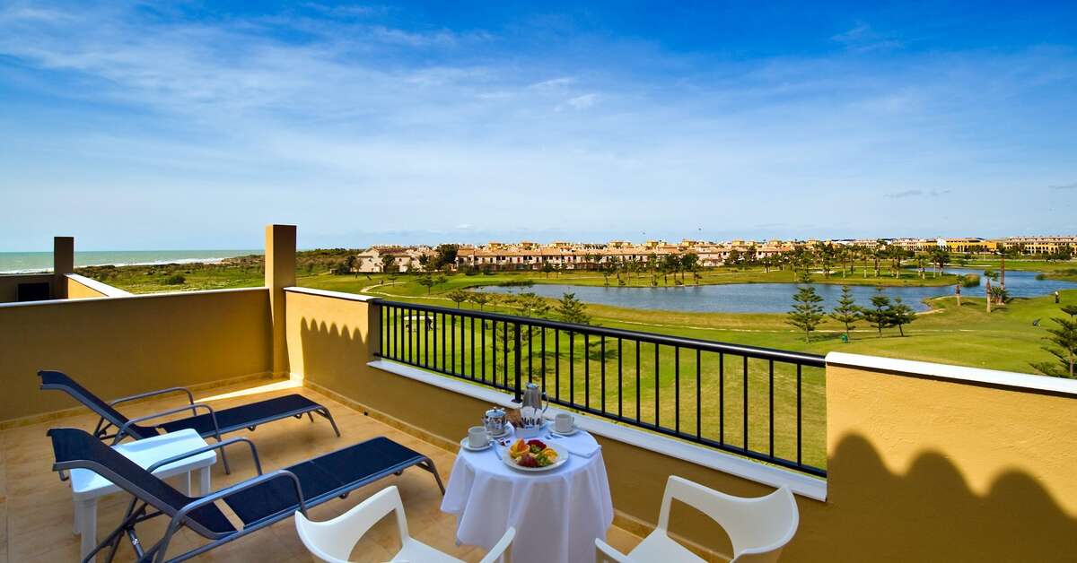 Een foto van het terras bij Elba Costa Ballena Beach & Thalasso Resort