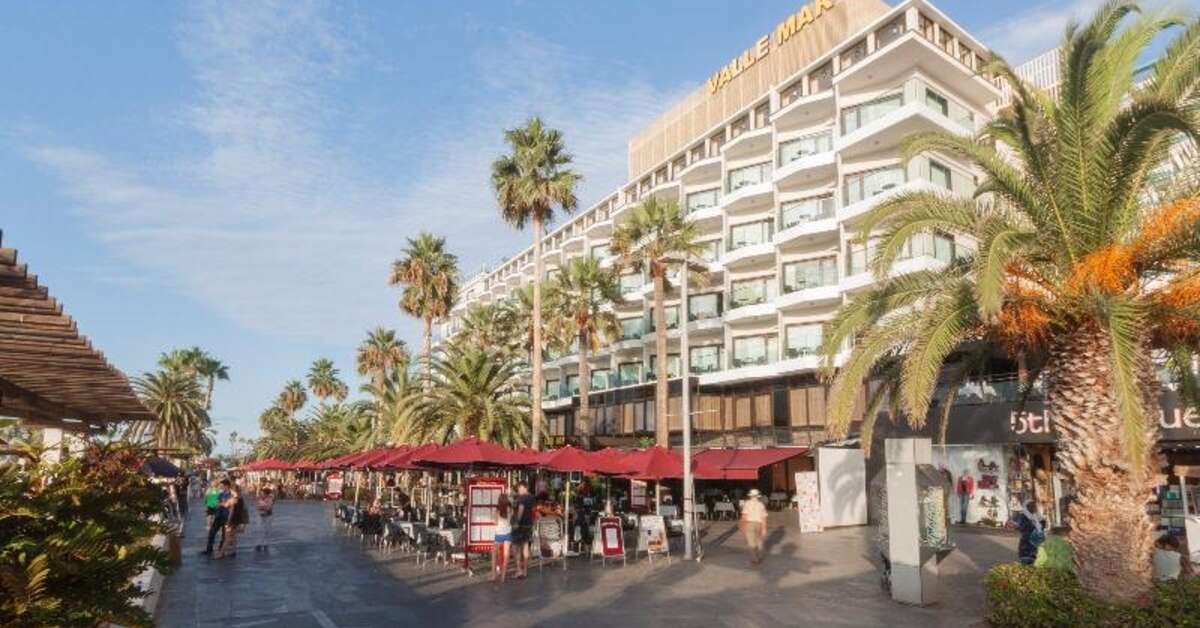 Een foto van de buitenkant van Hotel Valle Mar