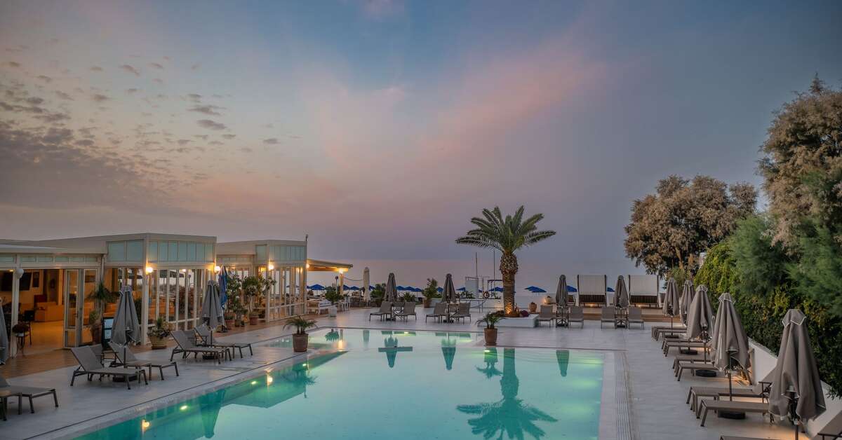 Een foto van het zwembad bij Kathrin Beach Hotel