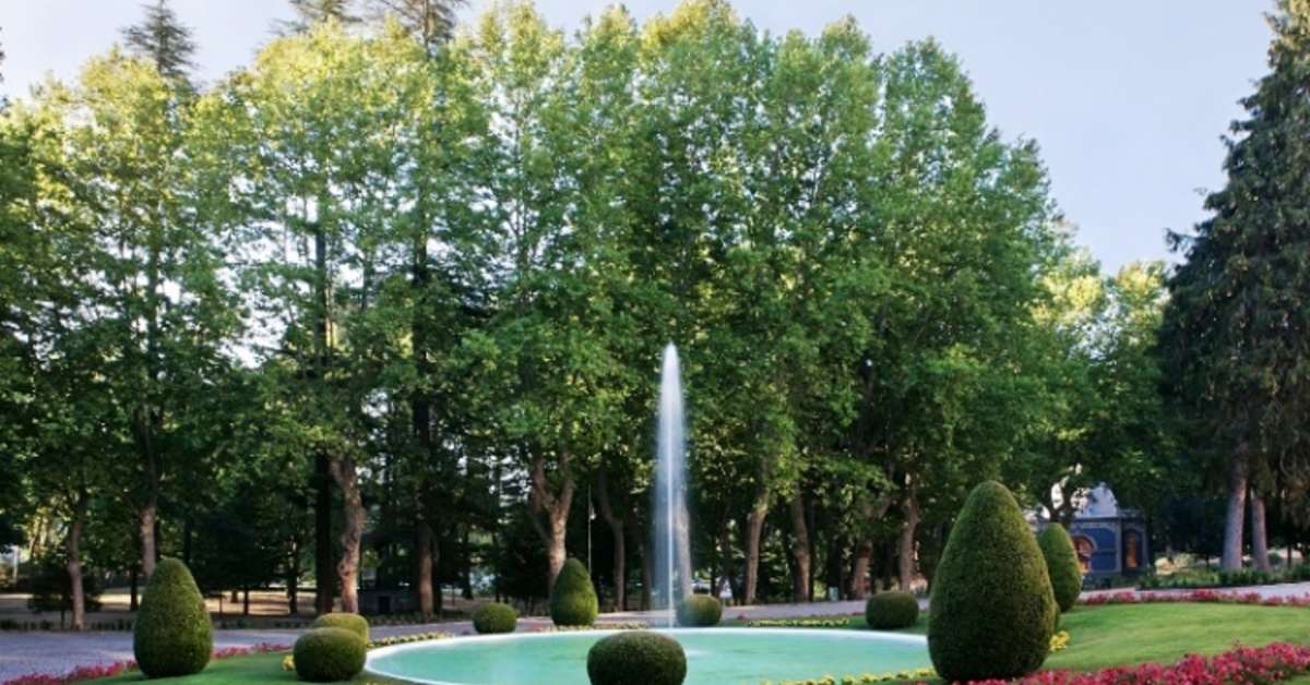 Een foto van het terras bij Vidago Palace