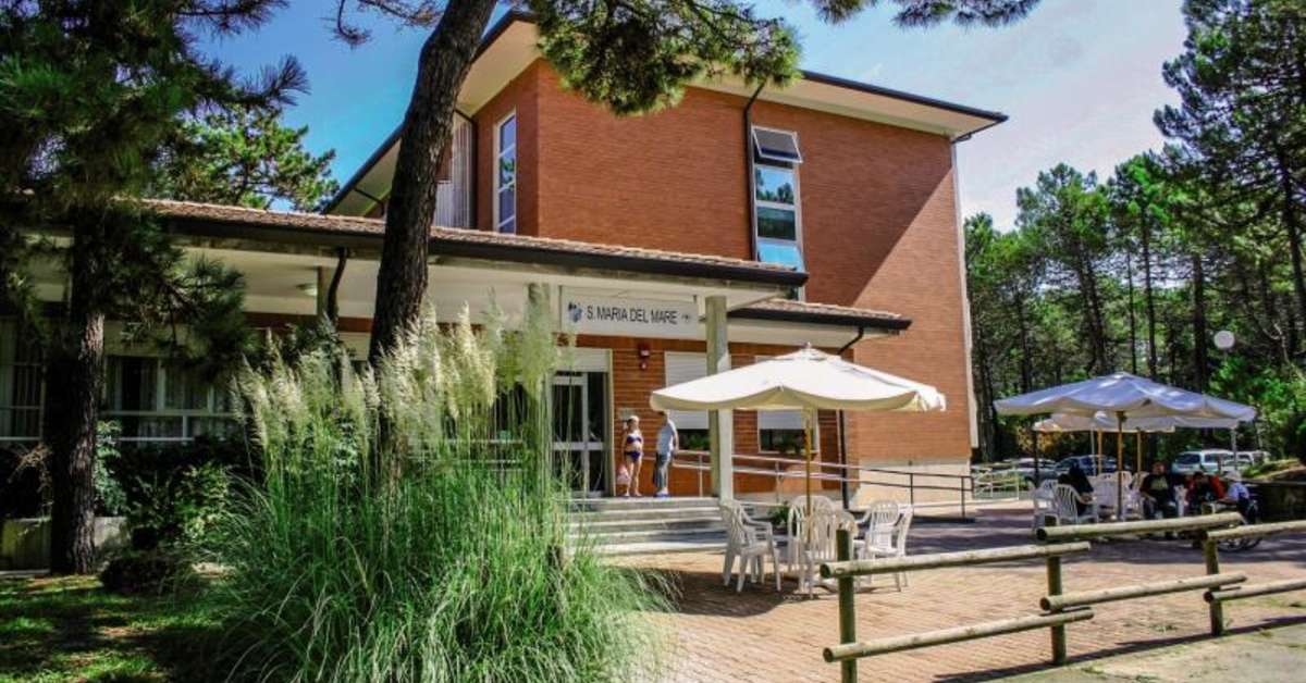 Een foto van de buitenkant van Bella Italia Efa Village Sport & Family