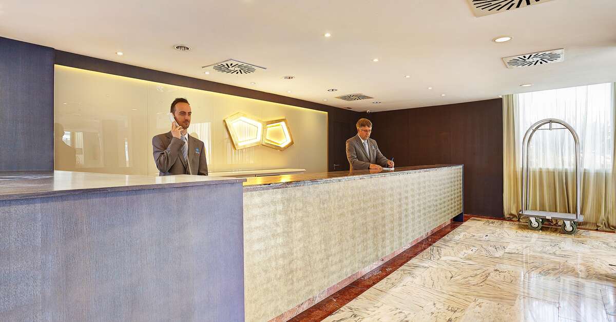 Een foto van het interieur van Grupotel Acapulco Playa