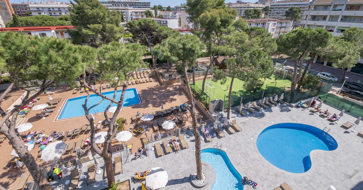 Een foto van het zwembad bij Golden Port Salou & Spa