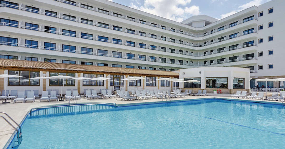 Een foto van het zwembad bij BQ Can Picafort Hotel