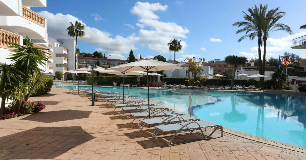 Een foto van het zwembad bij La Pergola Aparthotel