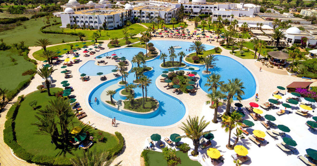 Een foto van het zwembad bij Djerba Plaza Thalasso & Spa