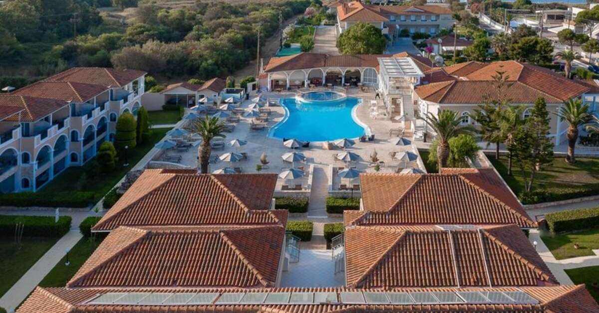 Een foto van het zwembad bij Marelen Hotel