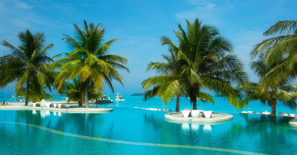 Een foto van het zwembad bij Holiday Inn Resort Kandooma Maldives