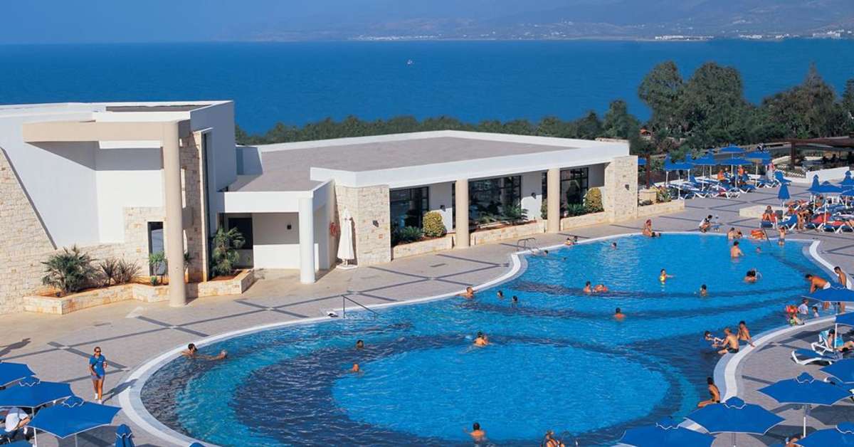 Een foto van het zwembad bij Grand Hotel Holiday Resort