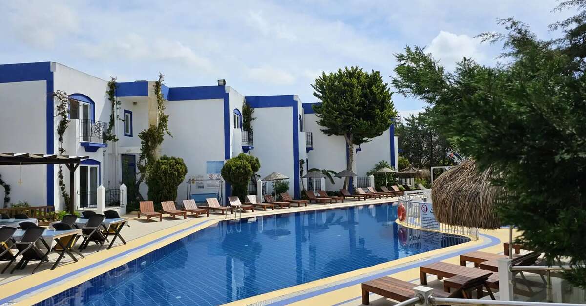 Een foto van het zwembad bij Serpina Hotel