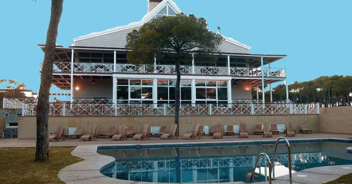 Een foto van het zwembad bij Hotel Nuevo Portil Golf