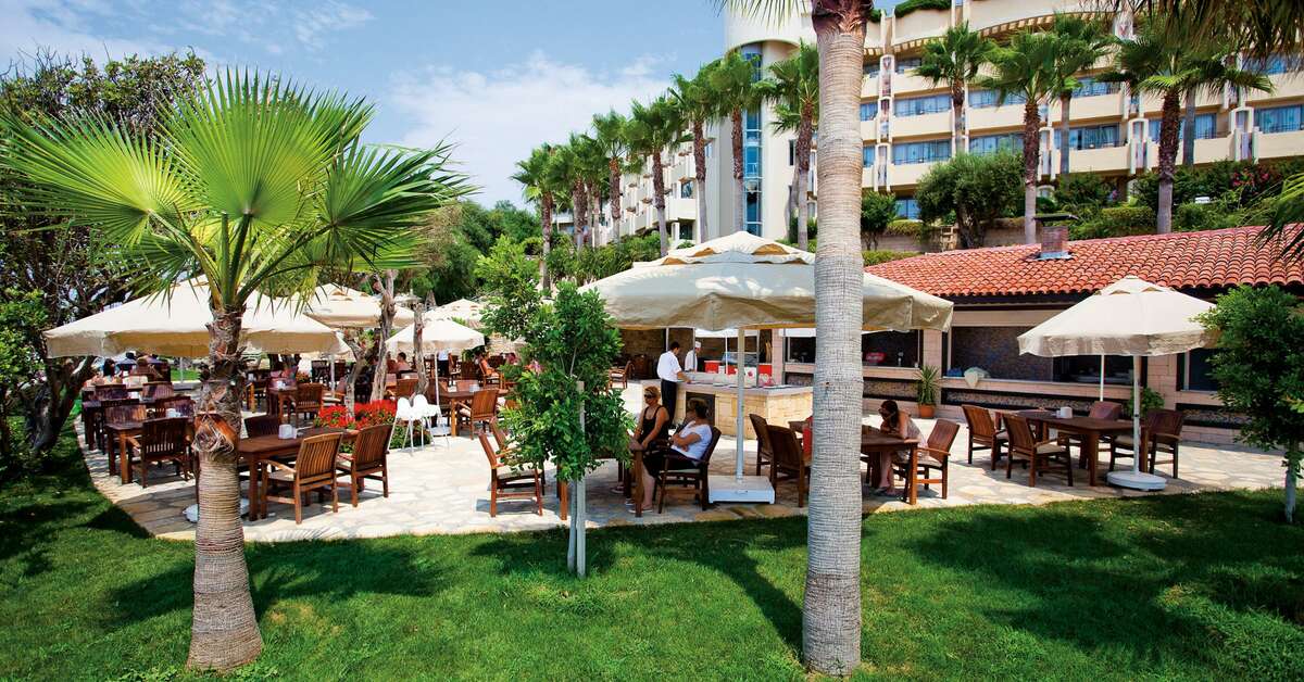Een foto van het terras bij Melas Resort Hotel