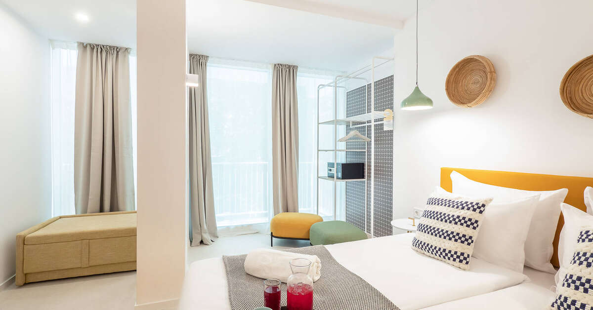 Ein Foto Ibis Styles Golden Sands Roomer