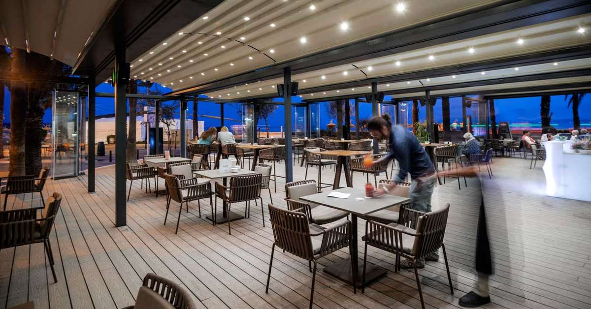 Een foto van het terras bij Pure Salt Garonda